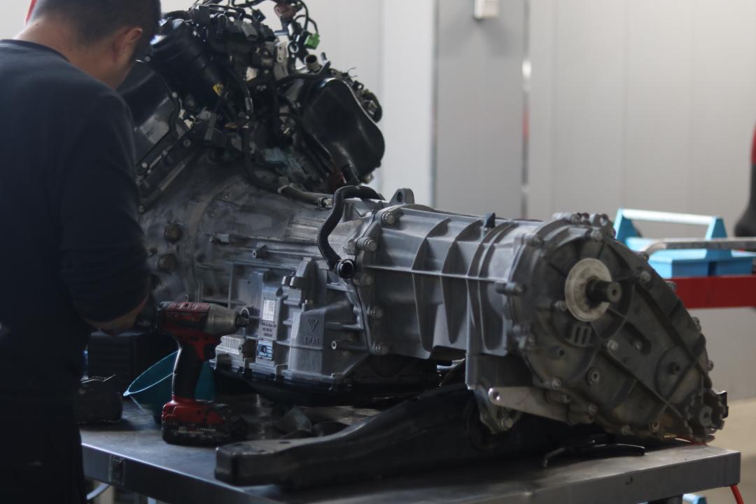 老款奥迪q74.2报废,奥迪q7新能源报废车