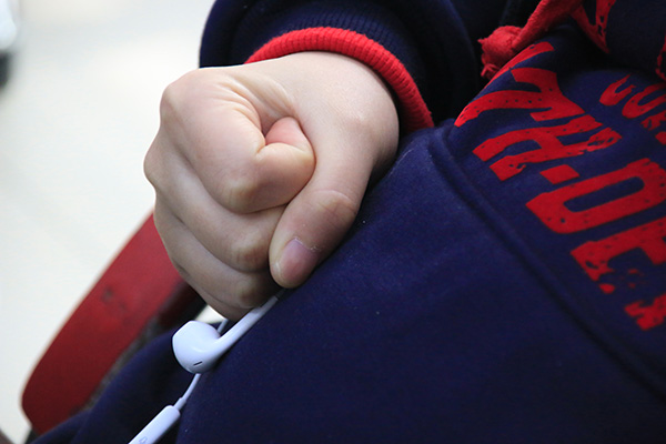 小臂青筋全部暴起是什么样的,手臂爆青筋是天生的吗