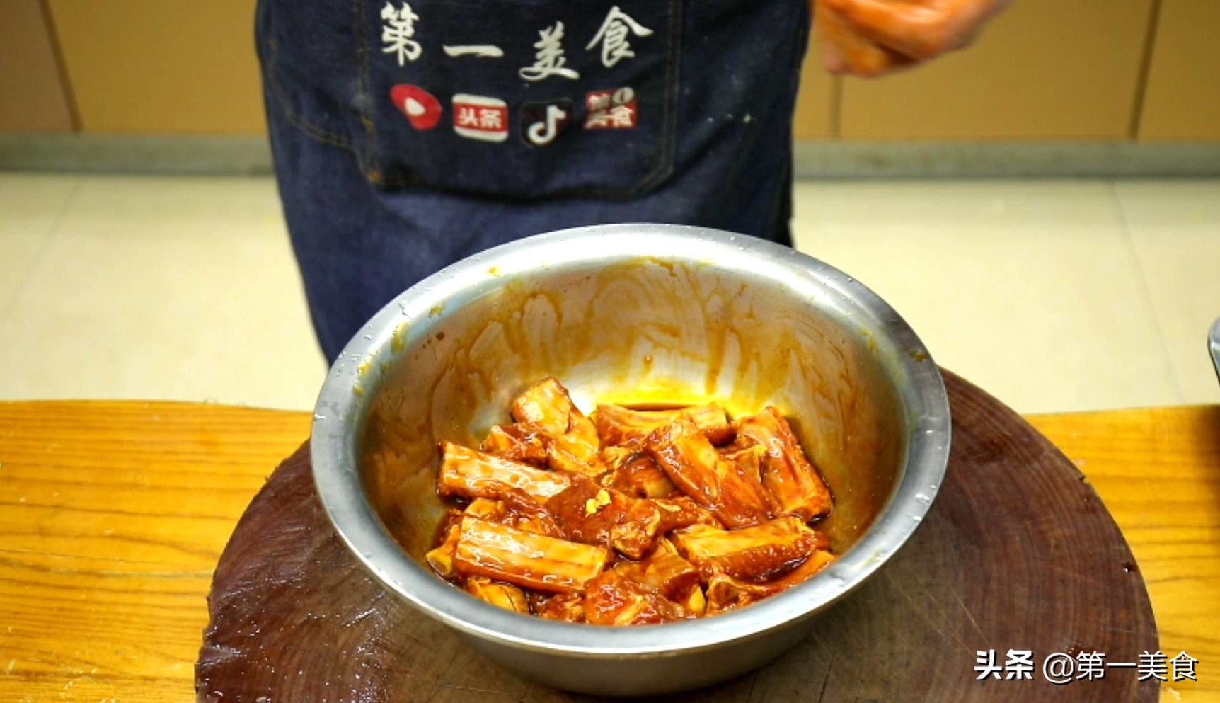 排骨直接焯水,难怪又腥又柴!记住3步,软烂可口,香到骨头里