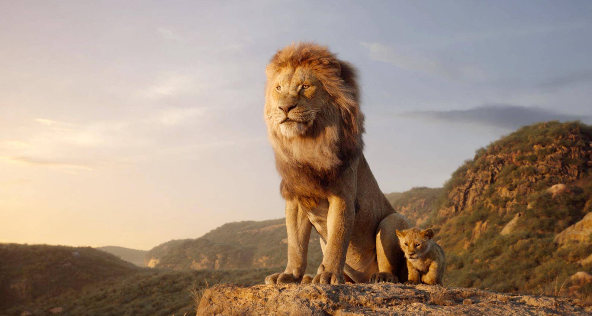 两个外国人吃狮子,两个外国人挑战被各种生物咬