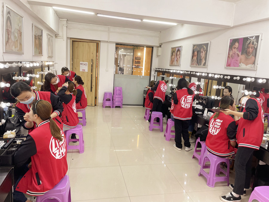 用散粉后脱妆怎么补,用散粉补妆卡粉了怎么办