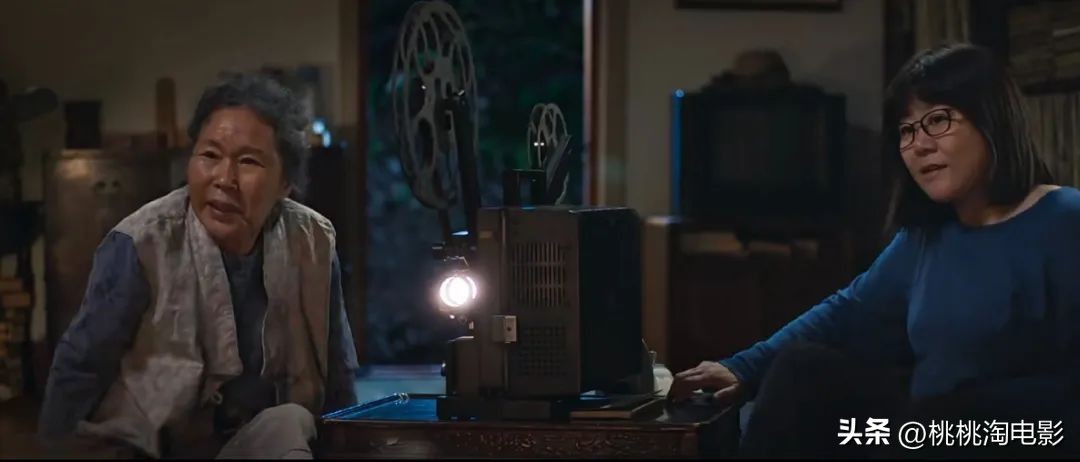 很感动，因为她一直还在坚持