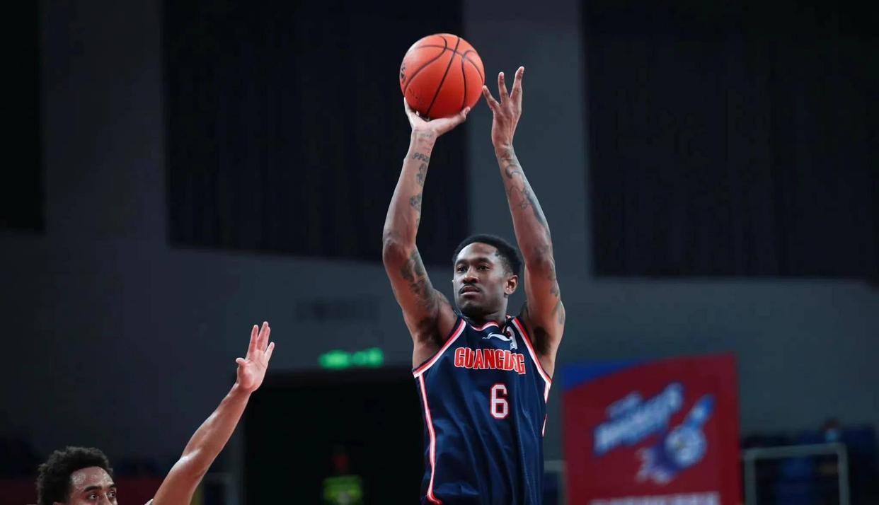 广东男篮4-0横扫新疆男篮夺冠,广东男篮4分惜败新疆男篮