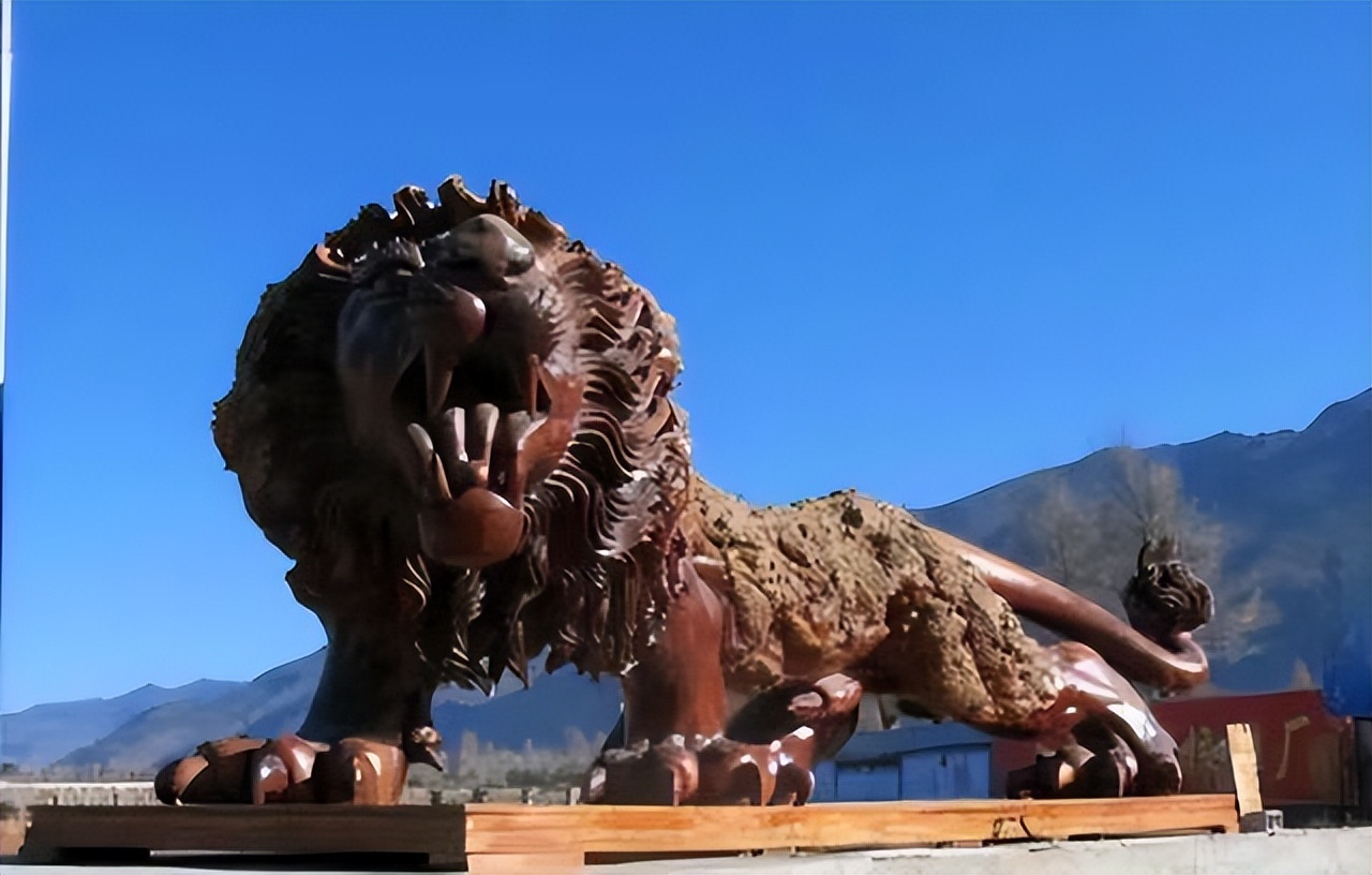 广西一男子雕出15米雄狮，出价300万都不卖，如今闲置无人问津