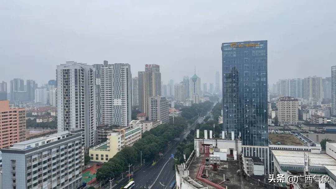 冷空气来袭桂北气温将降个位数,冷空气南下桂北转阴雨