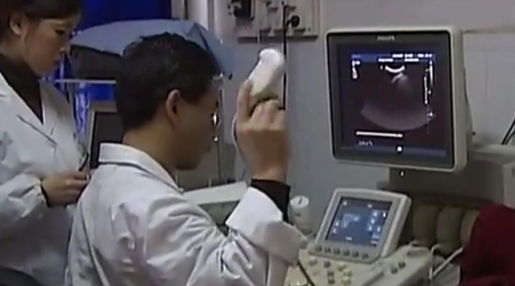 湖南罕见“双性人”，上半身女性下半身男性，因屈辱经历想变女人