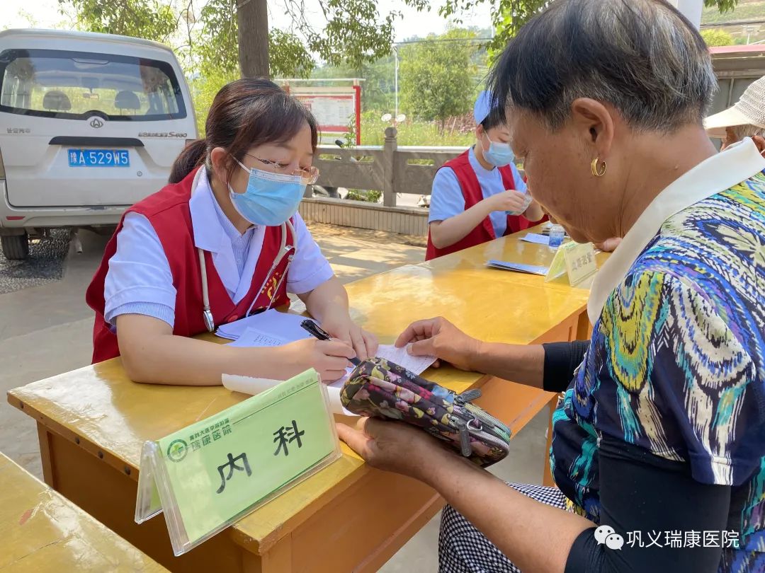 【文明单位】巩义市委*战统**部联合巩义瑞康医院走进米河镇铁山村开展“四送一助力”送健康义诊活动