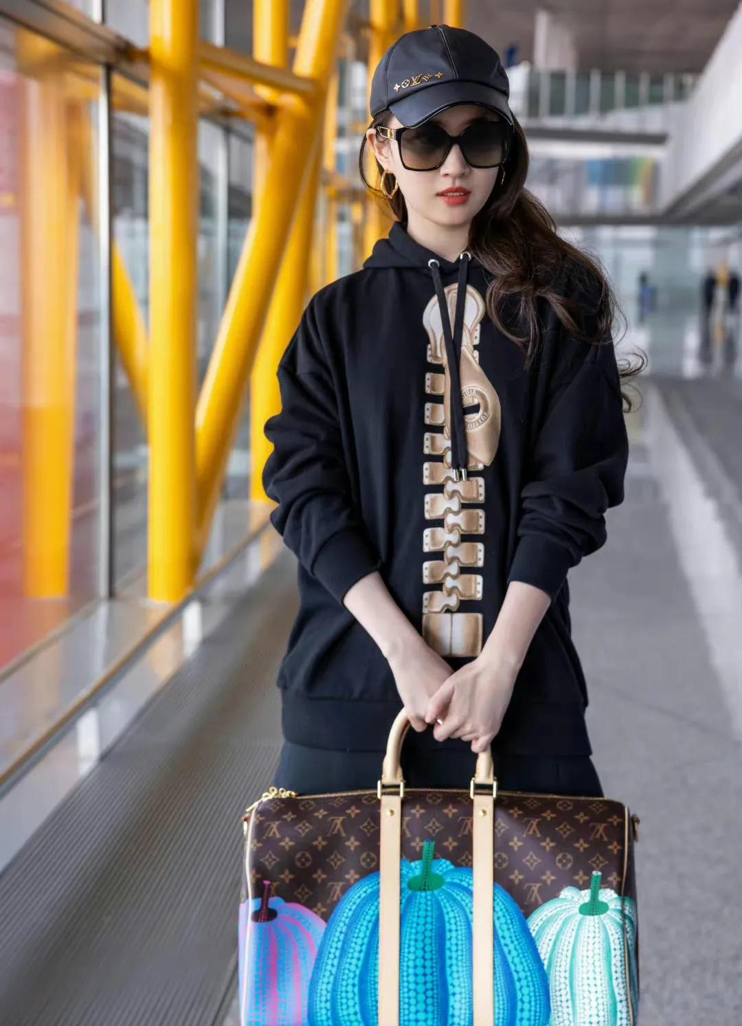 刘亦菲穿这种衣服真的气场十足,刘亦菲同款卫衣穿搭