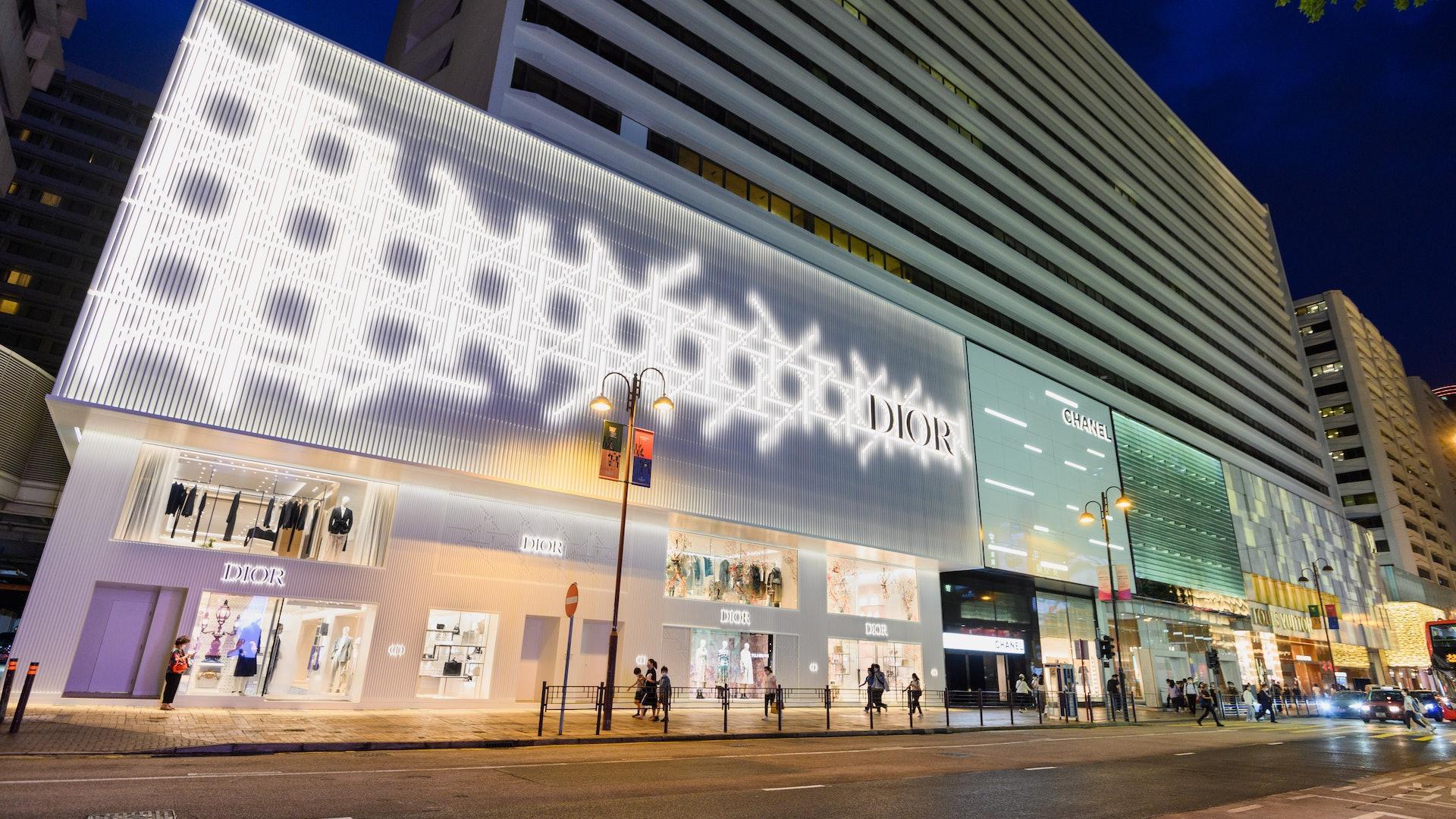 宁愿来港购买名牌！相比而言，内地人购物还是比较相信香港