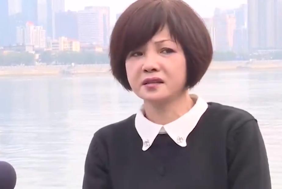 60岁富婆沉迷打牌，每周输上百万败光上亿家产，一副好牌打得稀烂