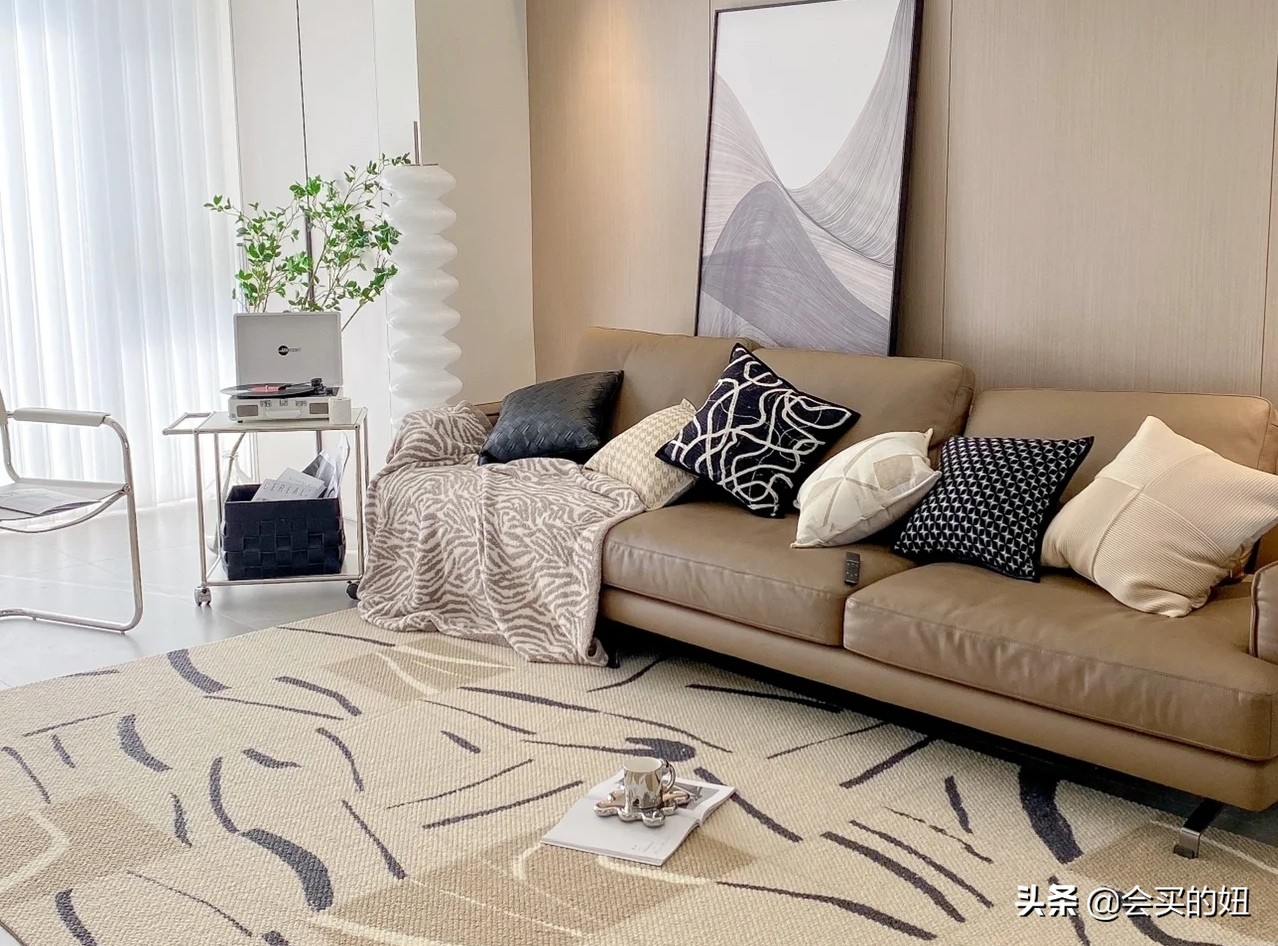 黑白灰现代简约风格客厅沙发颜色,墙漆是蓝色选什么颜色的皮质沙发