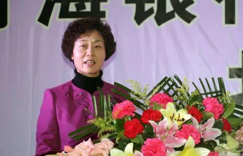 女贪官20多年老纪检：爱马仕丝巾整整一柜子，买了一套房藏匿赃物