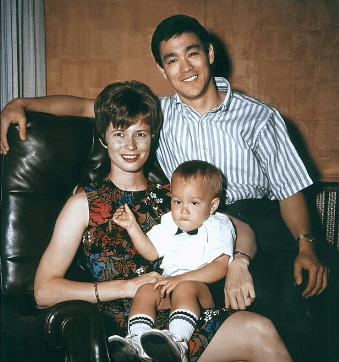 李小龙莎朗法雷尔,莎朗·法雷尔图片