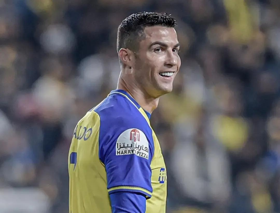 c罗将以队长身份首秀沙特联赛,c罗梅西齐聚巴黎