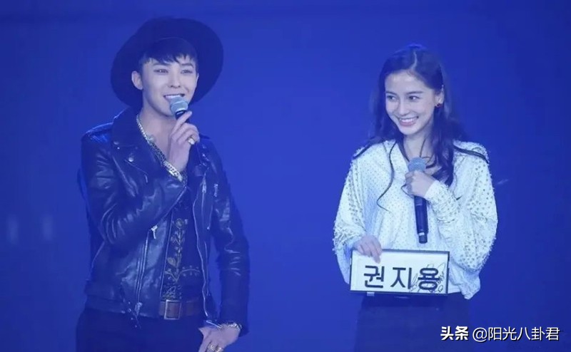 明星同框杨幂和肖战,众女星与谢霆锋合影