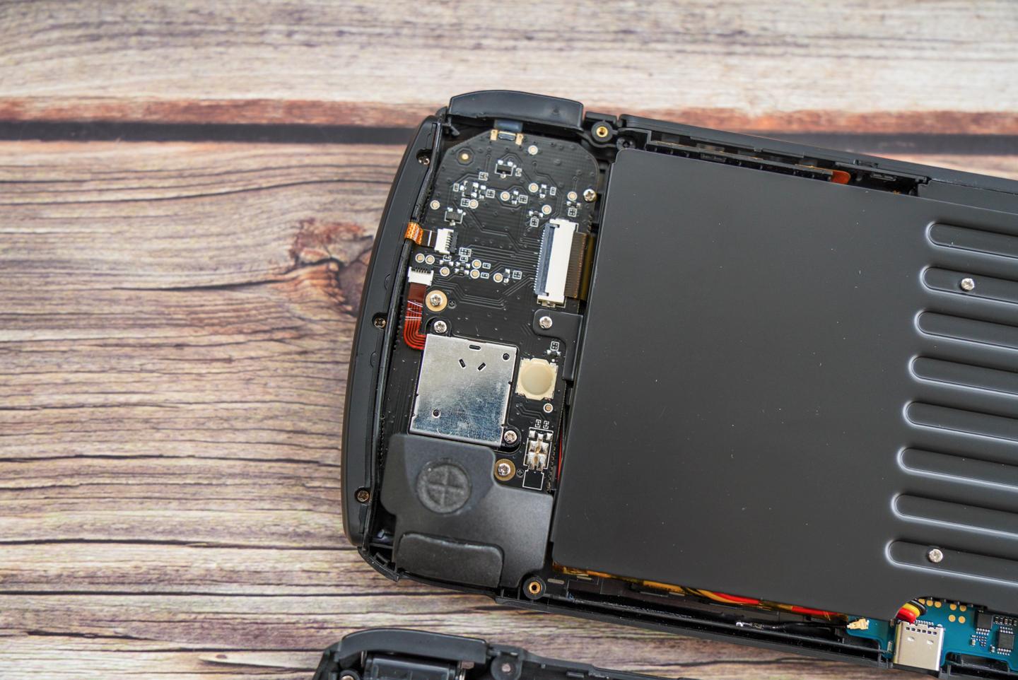 ayaneo安卓掌机评测,aynodin奥丁安卓游戏机测评