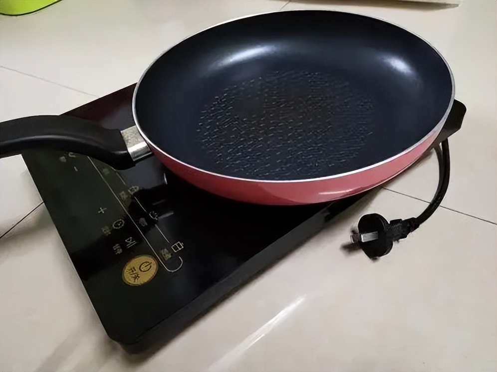 电磁炉通电但不加热是怎么回事,美的电磁炉通电不加热滴滴响