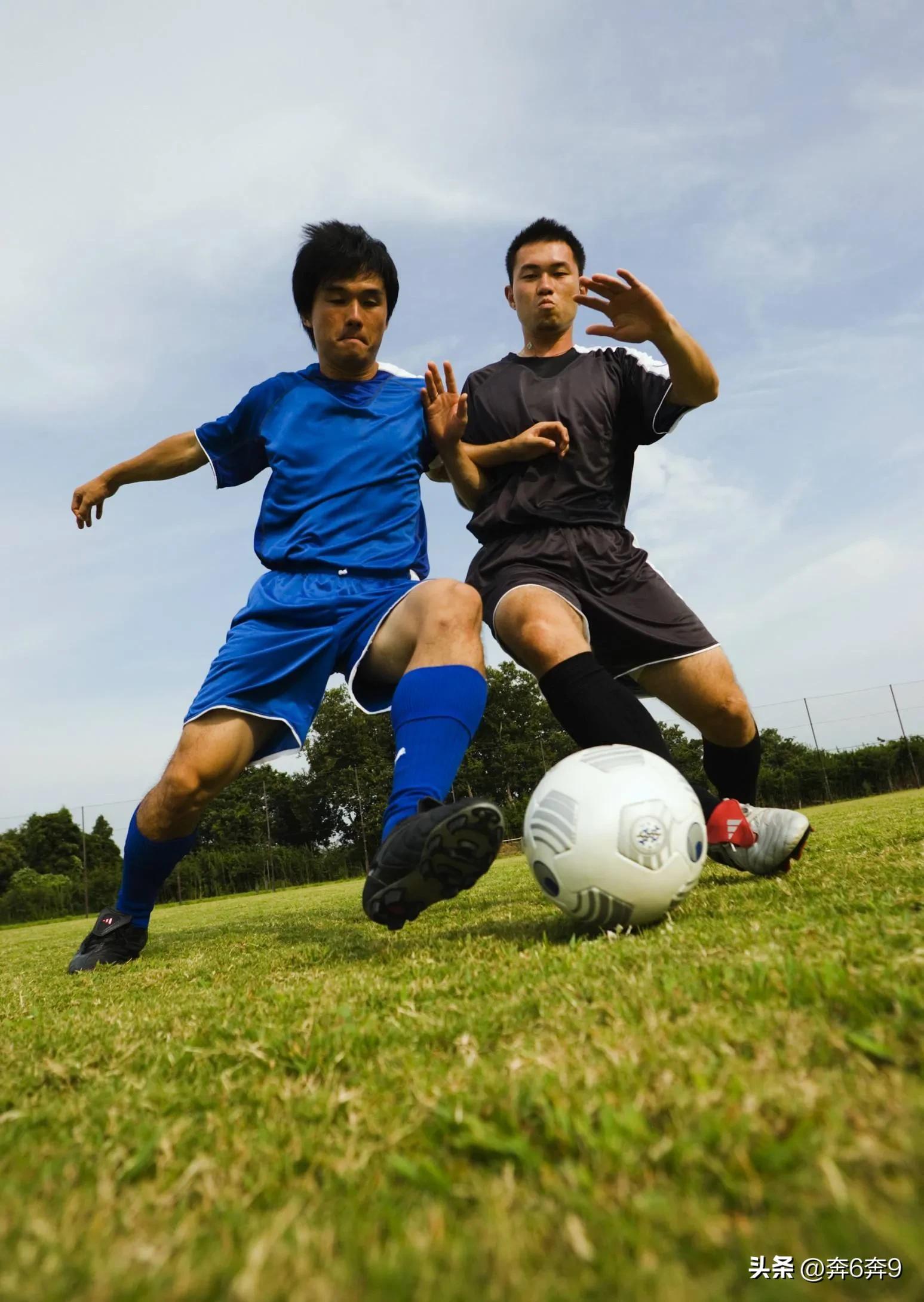 一生最爱是足球，爱我一生是母亲；感恩九旬老母，远离球场绿茵！