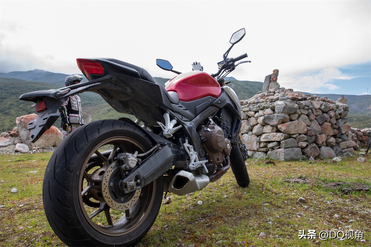 嘉爵四缸800川藏线测试进行中,嘉爵800四缸川藏线