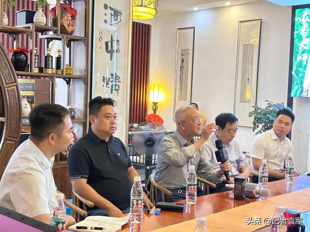 四川电大85级新都*党**政班同四川省客联、客商会联谊交流