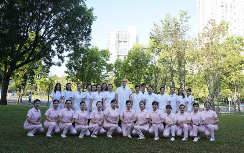 老人身体掉下“肉球”痛苦不已深圳医生:别怕,我们来帮您