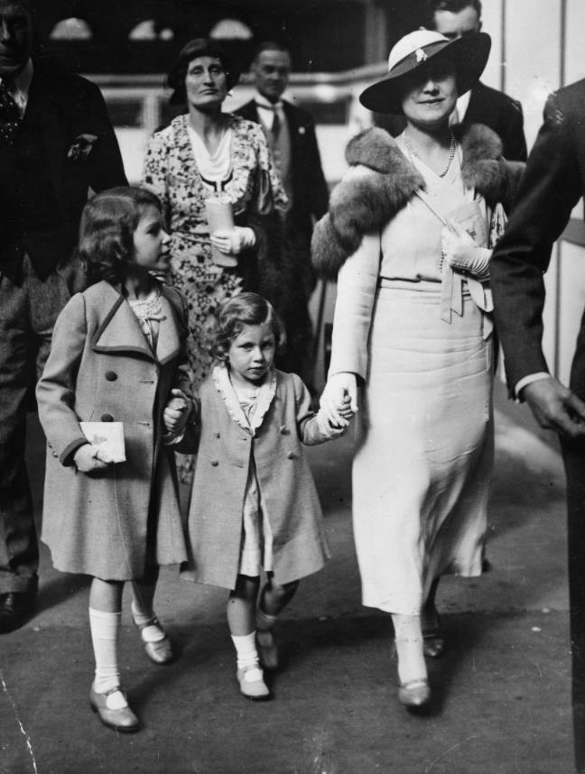 九十六张照片回顾英国女王的一生 (96张图看完英国女王的一生)