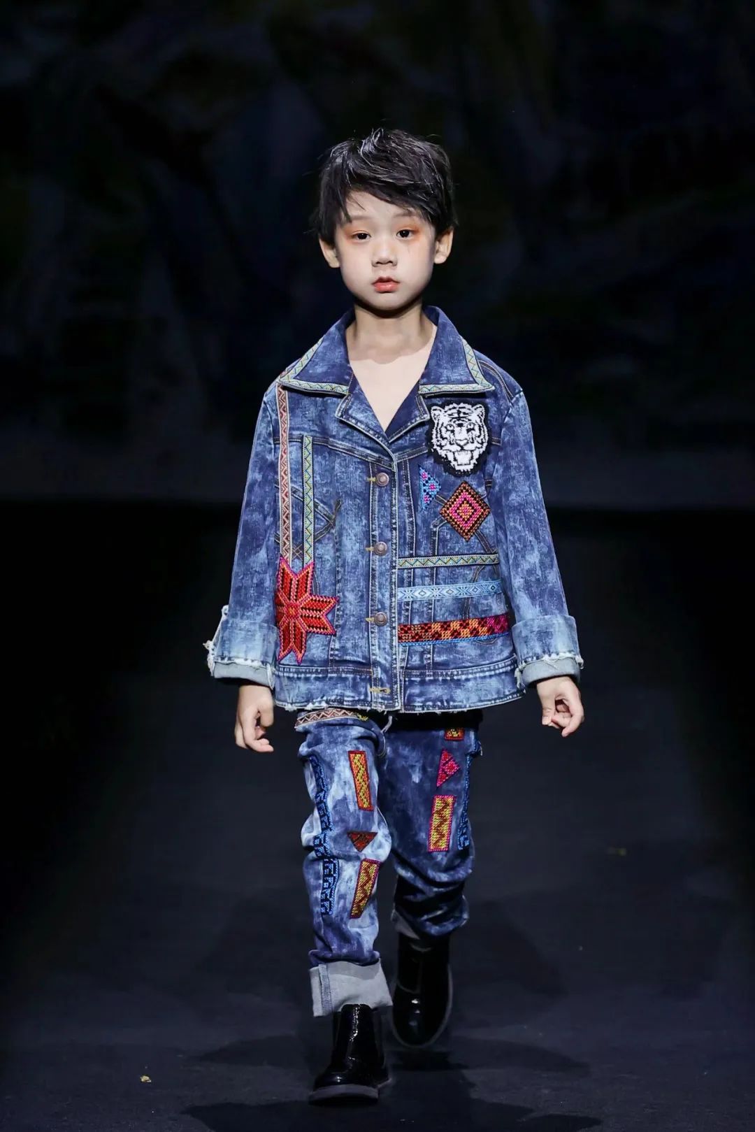 “铁皮青蛙”玩起来！|AW23童话小镇童装报名开启！