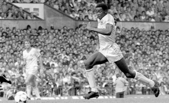 英国足坛首位公开同性恋身份的男子：没有球员会透露自己的性取向