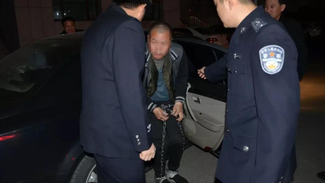 女子欠房东3000房租被曝光照片,女孩欠房租被拍