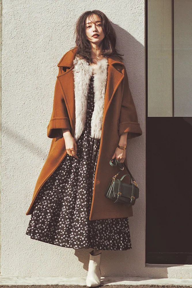 穿裙子靴子过年,过年穿了裙子显瘦