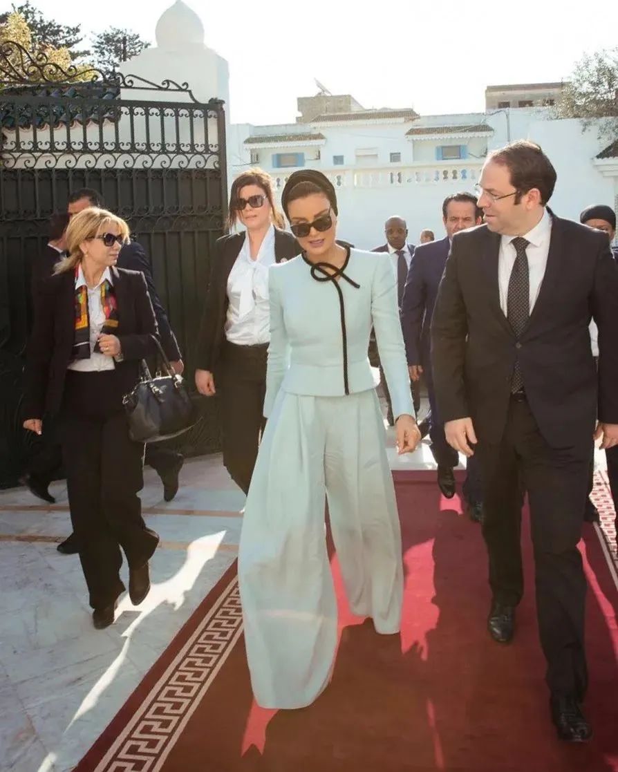 比世界杯还好看的是，卡塔尔太后的高定衣橱爽文人生