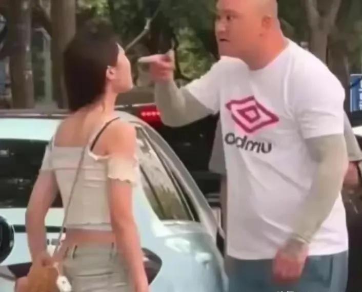 南京光头男打人事件后续已被刑拘,南京光头打人事件警方处理