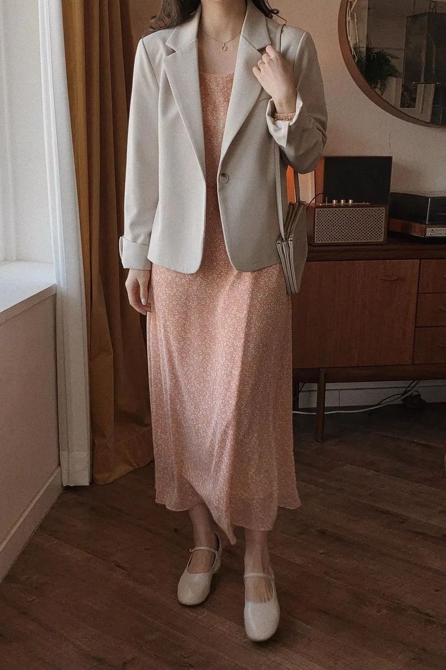 夏天连衣裙这样穿回头率暴增,春天这样穿裙子太美回头率200%