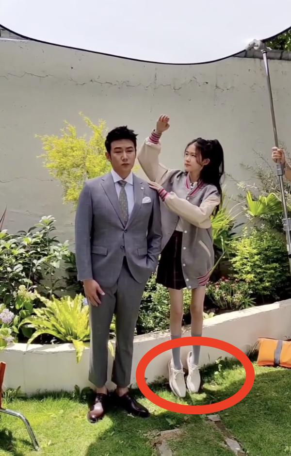 陆毅和贝儿爸爸去哪儿探班鲍蕾,陆毅鲍蕾贝儿为她而战花絮