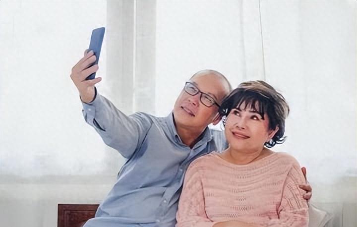 鎯婁汉涓惧姩,鎯婁汉涓惧姩鐭ヤ箮