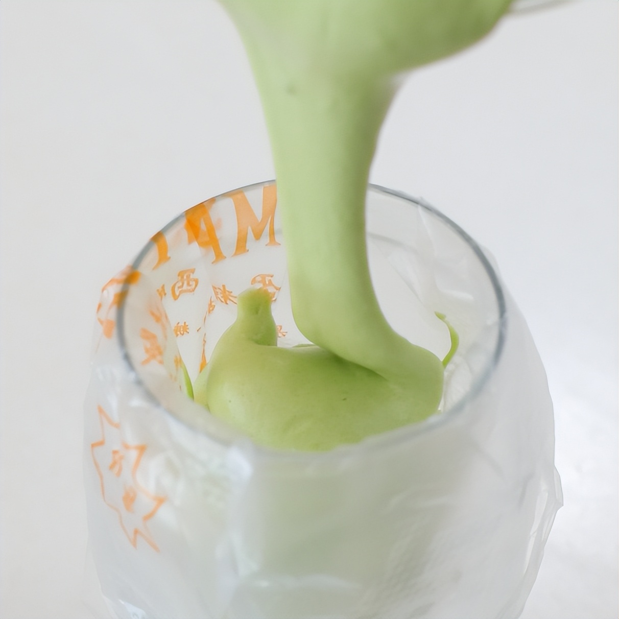 记住这个重点,蛋糕糊做好摆上半小时,依然蓬松暄软不消泡