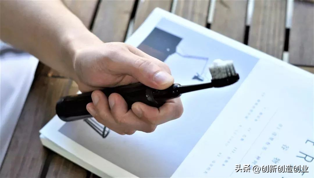 高颜值的电动牙刷深层清洁牙齿,去牙垢牙结石神器牙膏评测