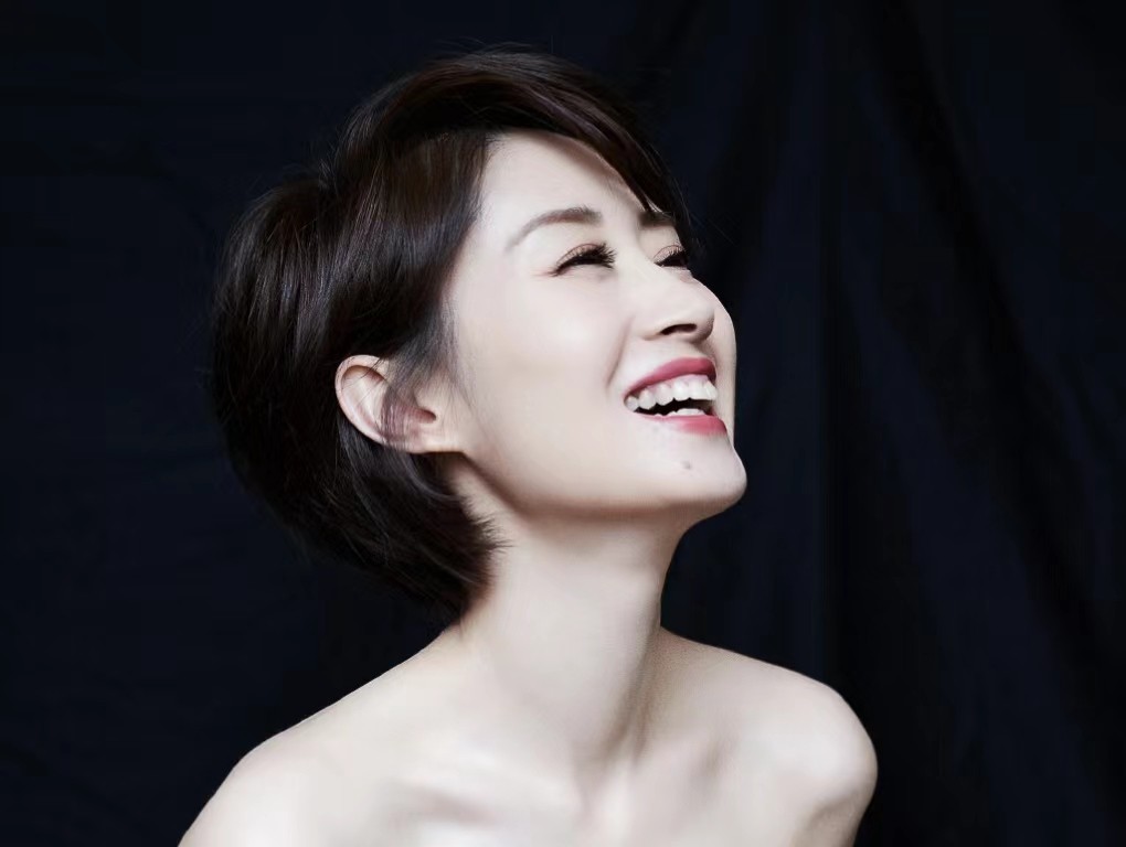 娱乐圈10名非科班出身的女演员,盘点娱乐圈后台最硬的8位女演员