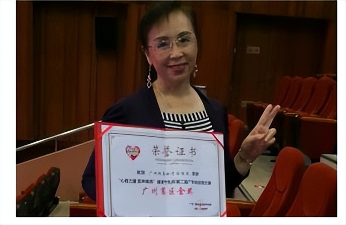 黄埔｜带领老友记们唱出精彩退休生活！你一定也听过文冲街这位合唱老师唱的歌、弹的曲