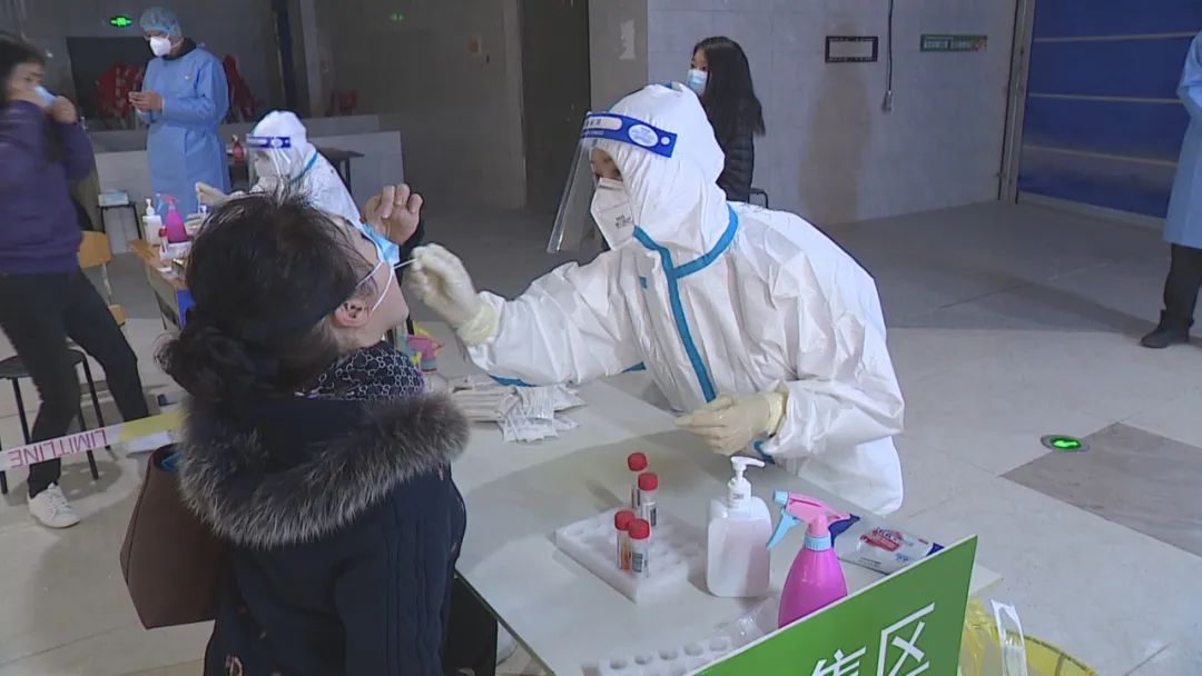 白绿蓝红黄,白绿黄红黑