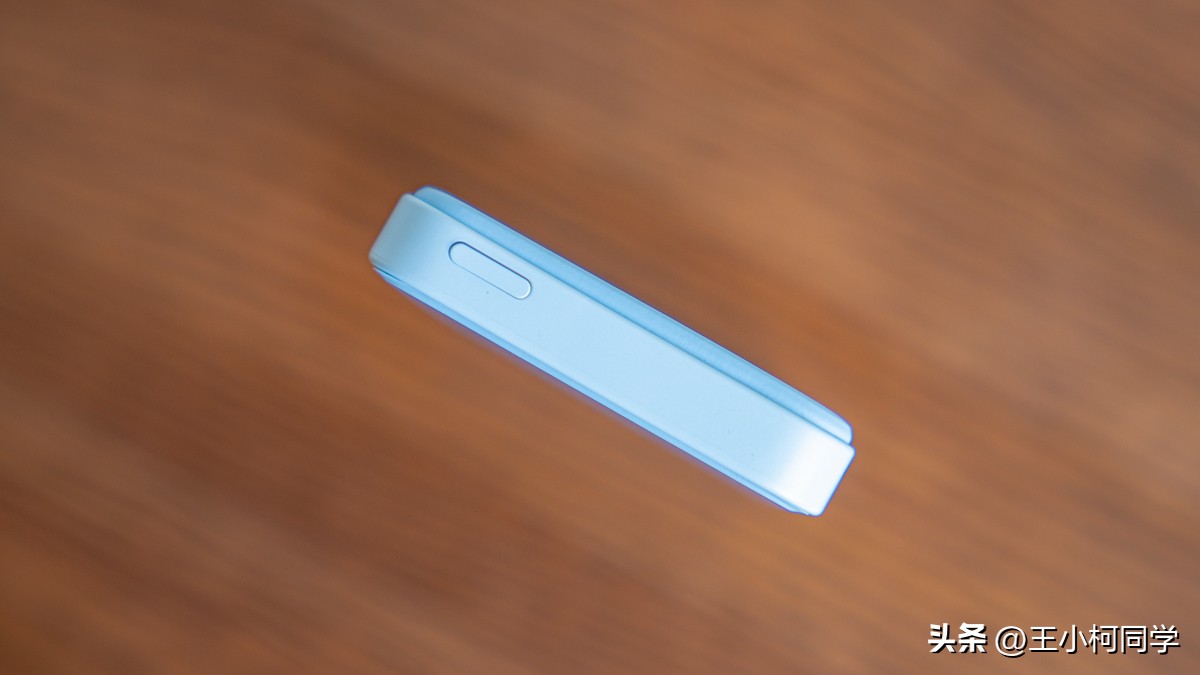 anker磁吸充电宝使用教程,anker磁吸充电宝一代与二代区别