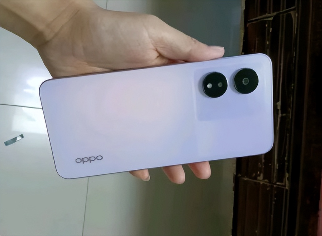 顶配12+256g降至清仓价,12gb和16gb差200多块钱有必要吗