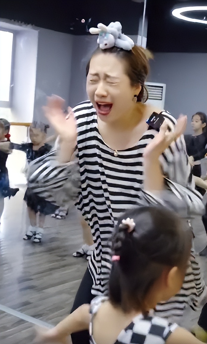 拉丁舞最火的老师教学直播间,最火拉丁舞老师教跳拉丁舞