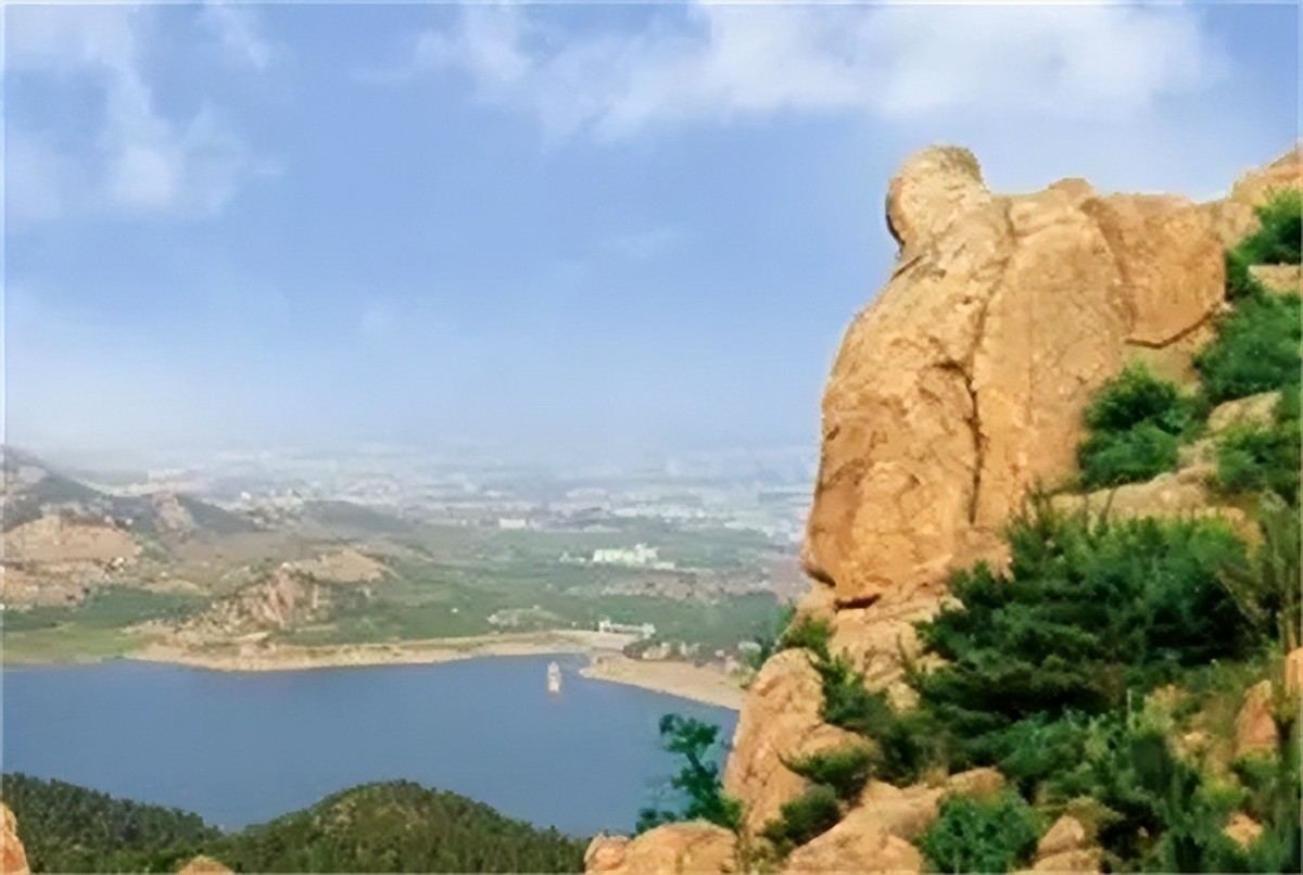 干部发现山头长得像毛主席，孔令华初见落泪，李讷感叹：太像了