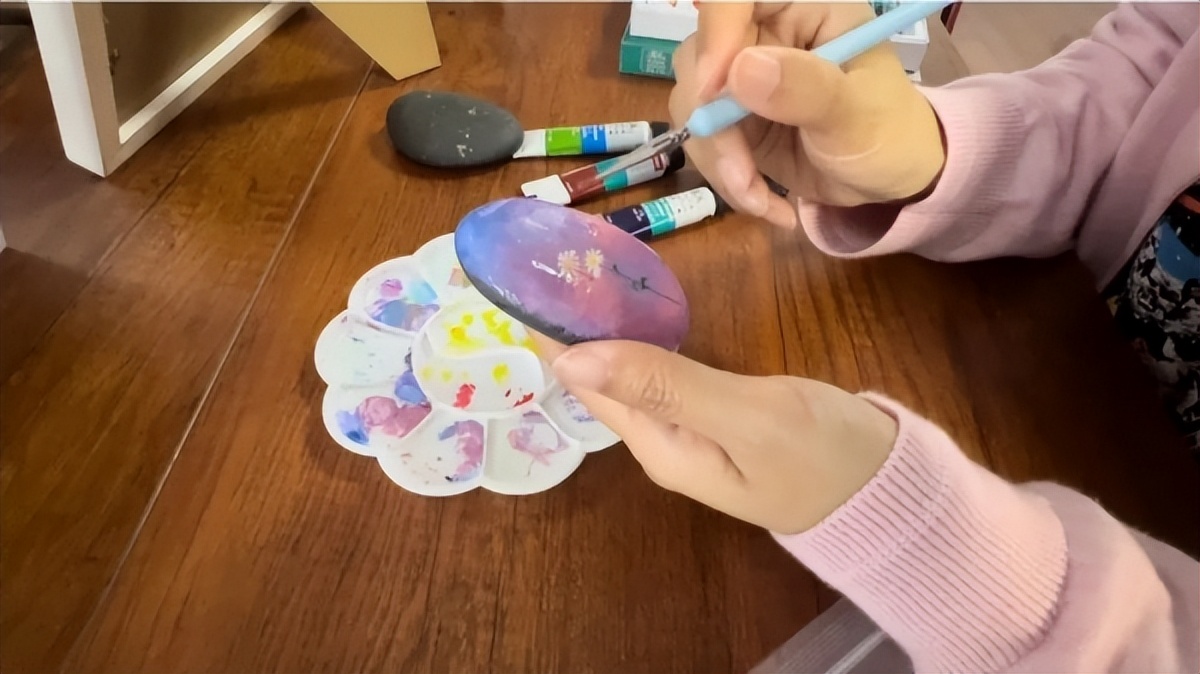 河北秦皇岛：小小石头画出“小清新”