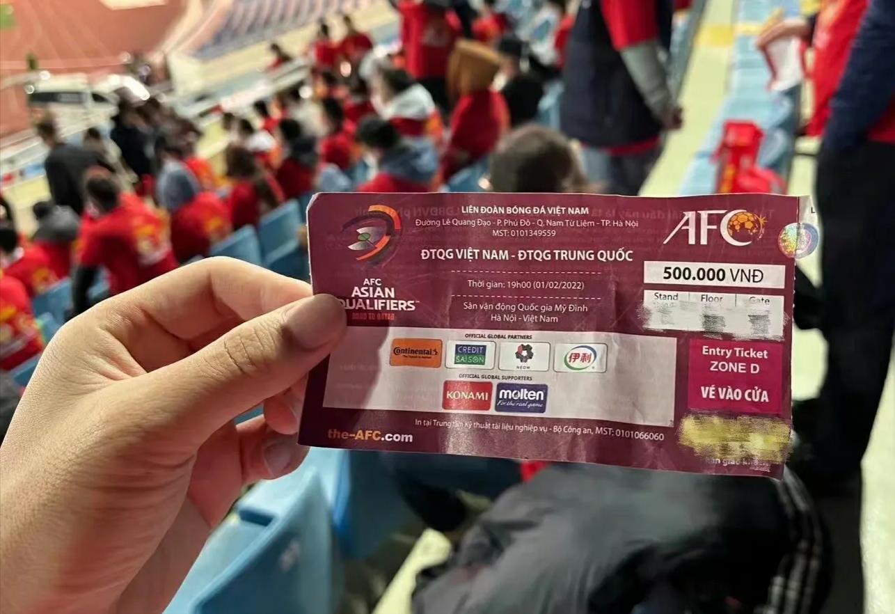 国足惨败越南球迷采访视频,国足越南球迷赛后反应