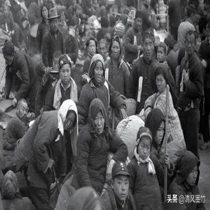 日军*行暴**照片，女子脱衣服让日本人拍摄被*辱侮**致死，惨死野外4