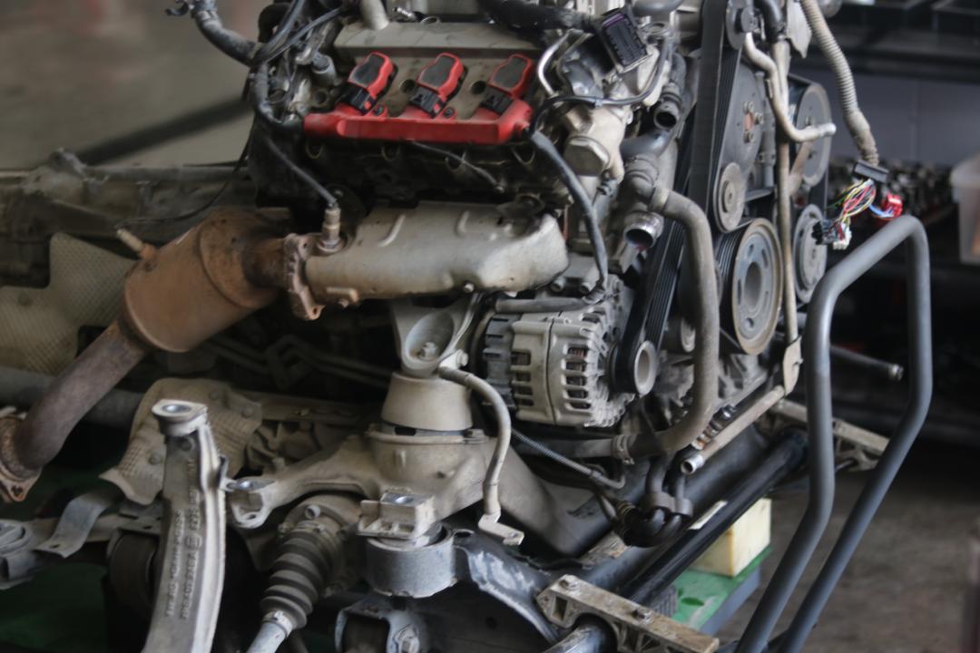 老款奥迪q74.2报废,奥迪q7新能源报废车