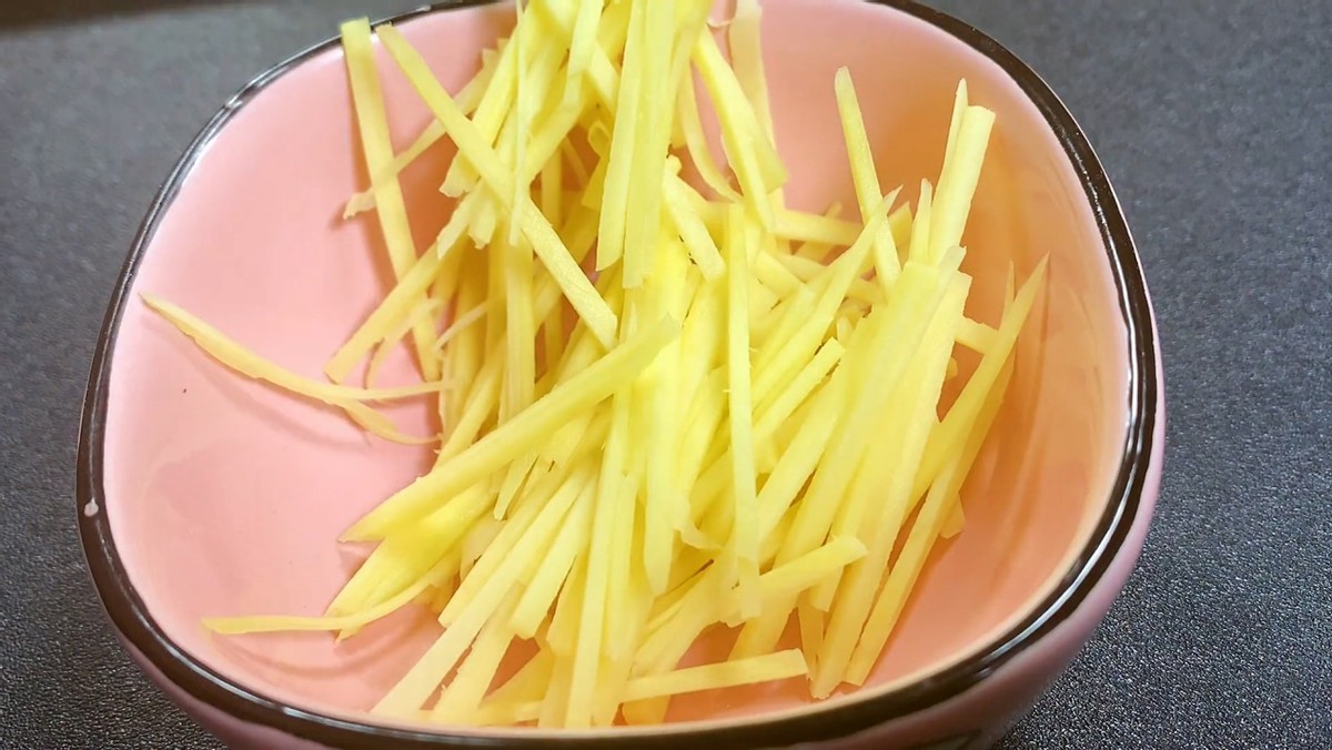 冬天，多给家人吃这“碱性菜”，隔三岔五吃一次，头发黑，牙齿好