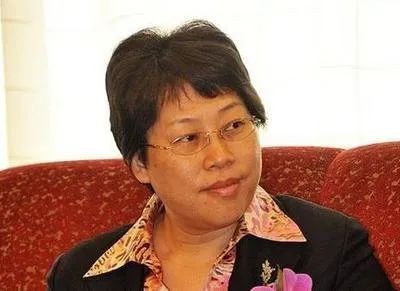 荣秀丽简历,荣秀丽故事视频